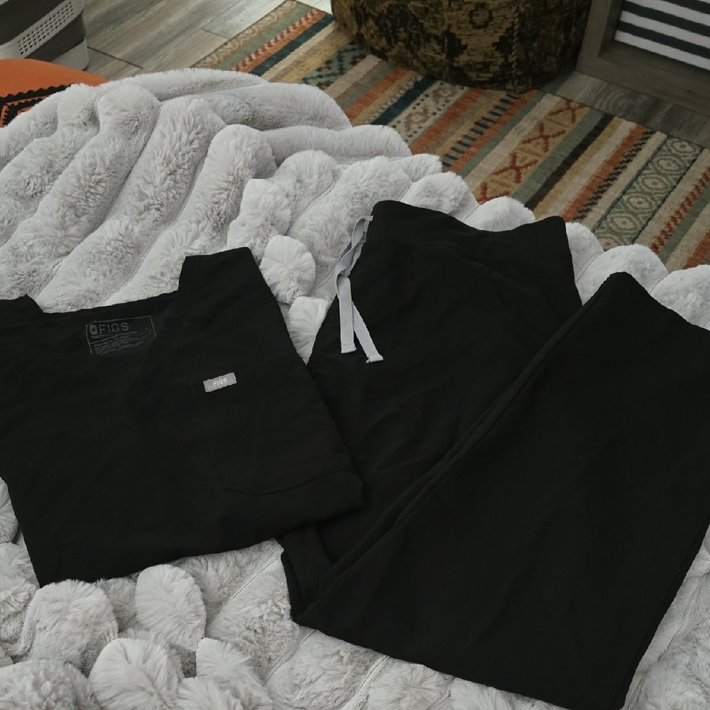 Figs Womens Black Scrub Ensemble